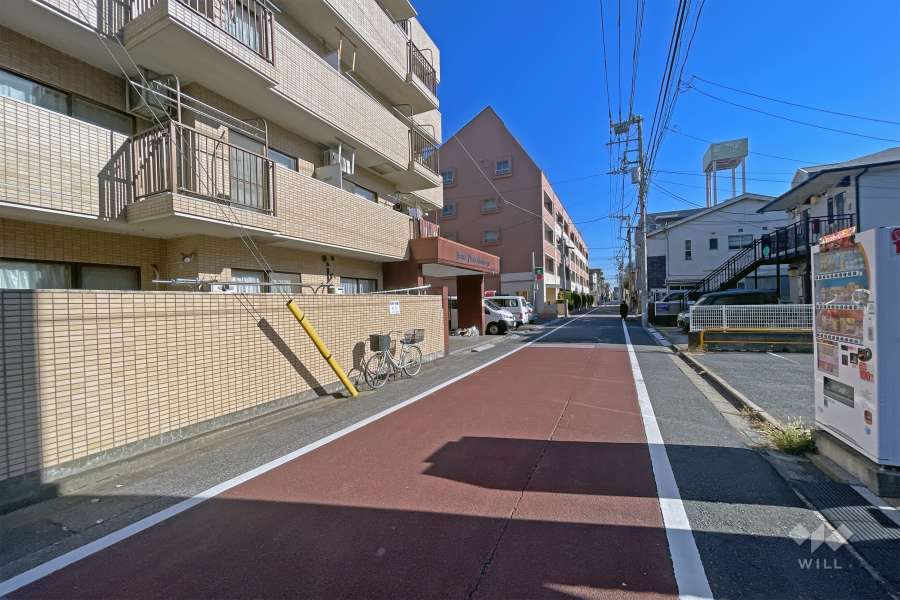 敷地の北側前面道路（東側から）