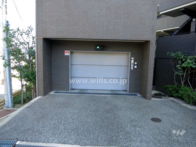 駐車場出入り口
