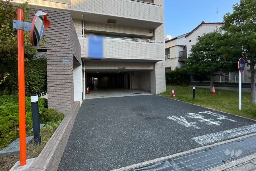 駐車場の出入り口