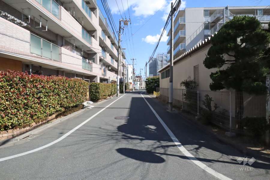 敷地南側の前面道路