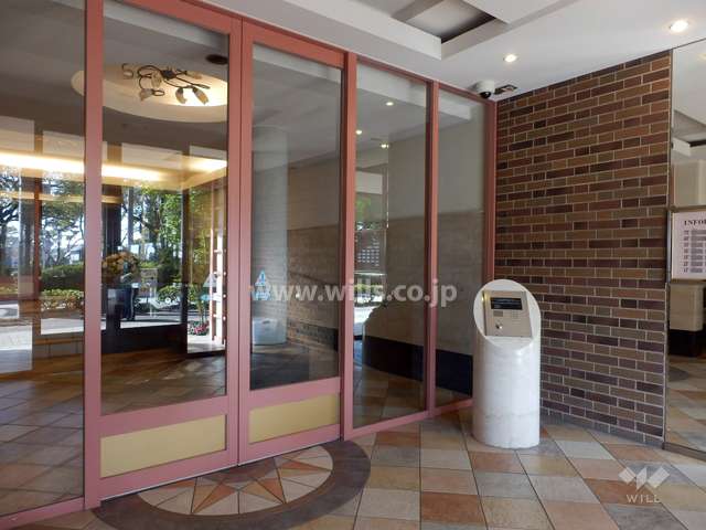 エントランスはオートロック付きです。