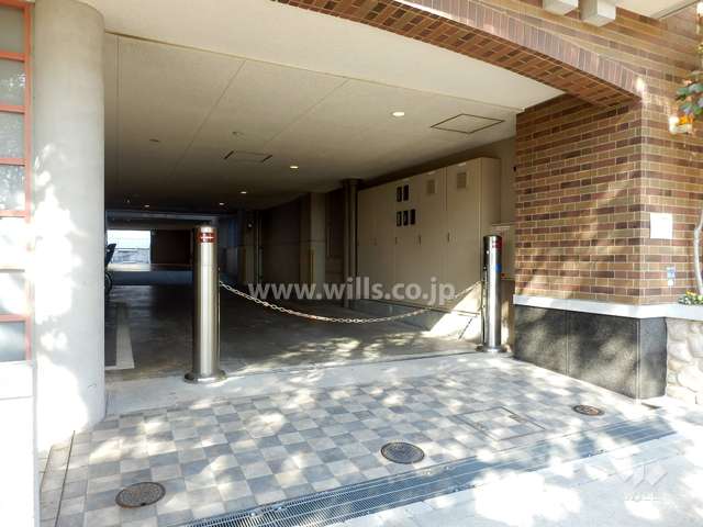 駐車場出入り口（ロボットゲート付き）