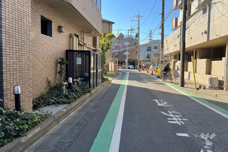 敷地北西側の前面道路