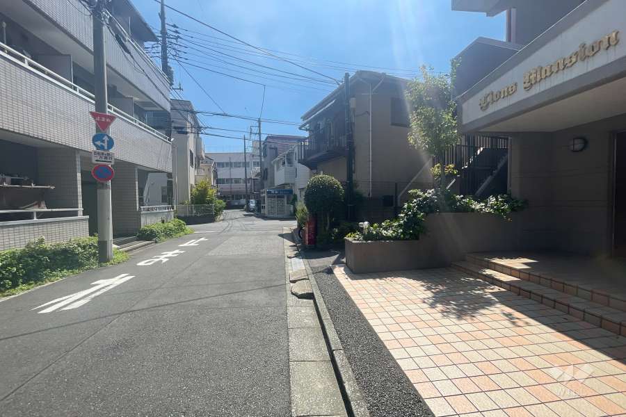 敷地東側の前面道路