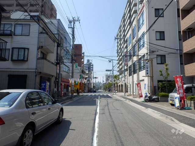 敷地南側の前面道路