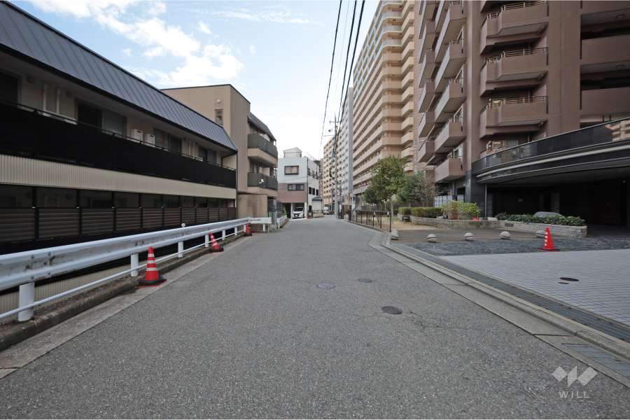 敷地東側の前面道路