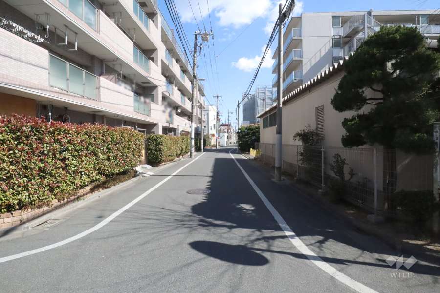 敷地北側の前面道路