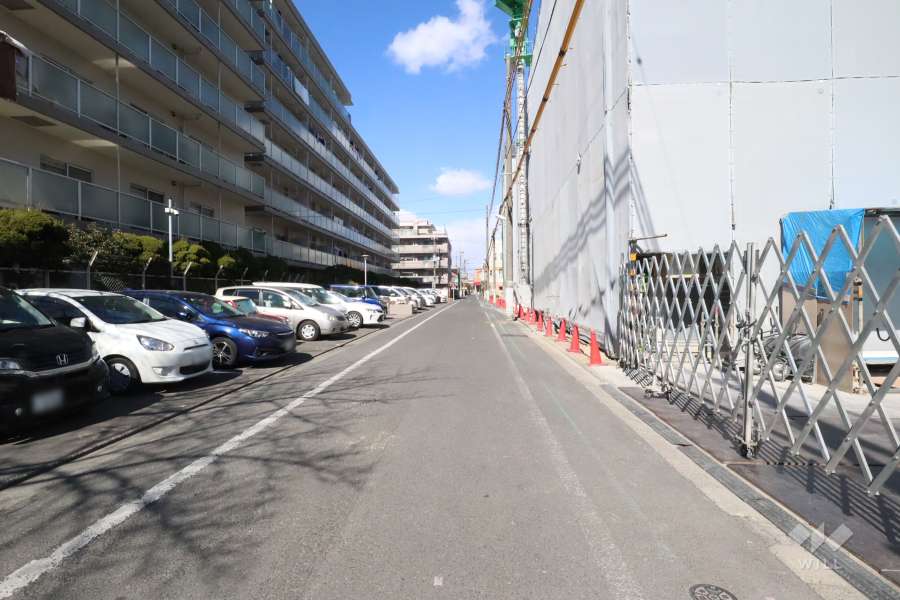 敷地東側の前面道路