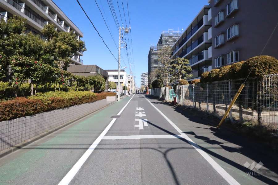 敷地西側の前面道路　