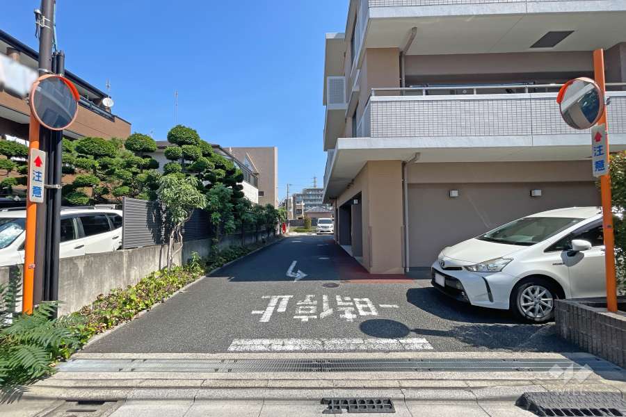 駐車場の出入り口
