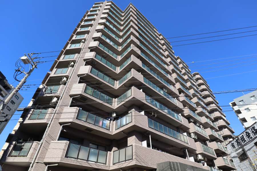 ライオンズマンション葛飾青戸の外観(南東側から)