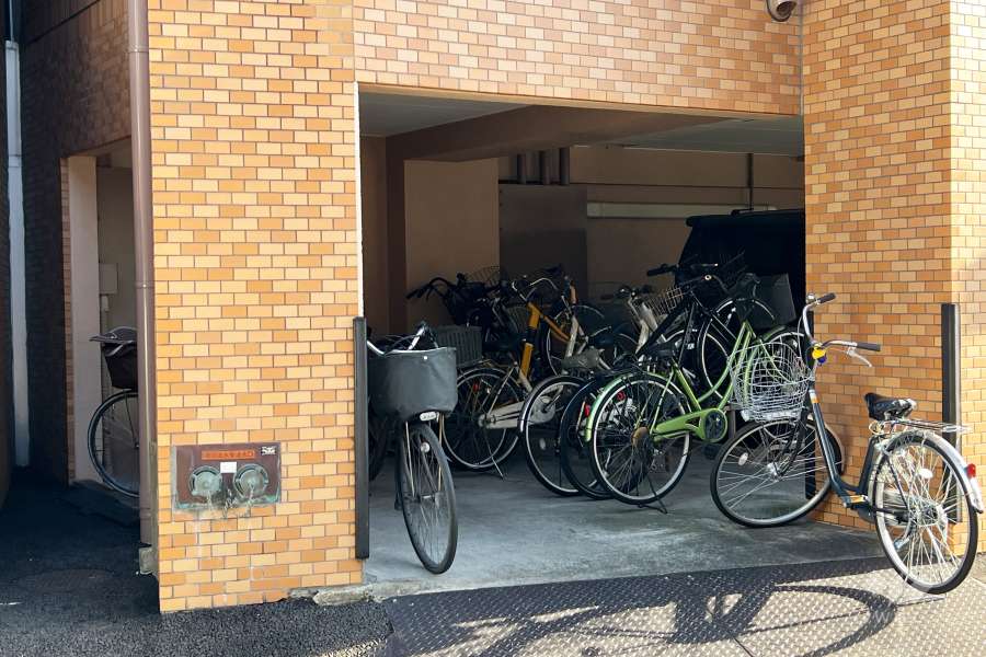 屋内に設けられた駐輪場