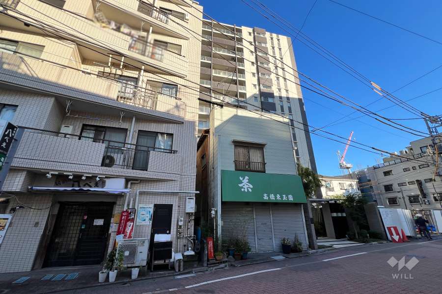ライオンズ亀有駅前レジデンスの外観（北西側から）