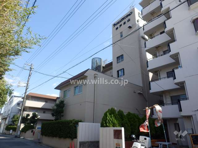 ライオンズマンション神戸本山の外観（北西側から）