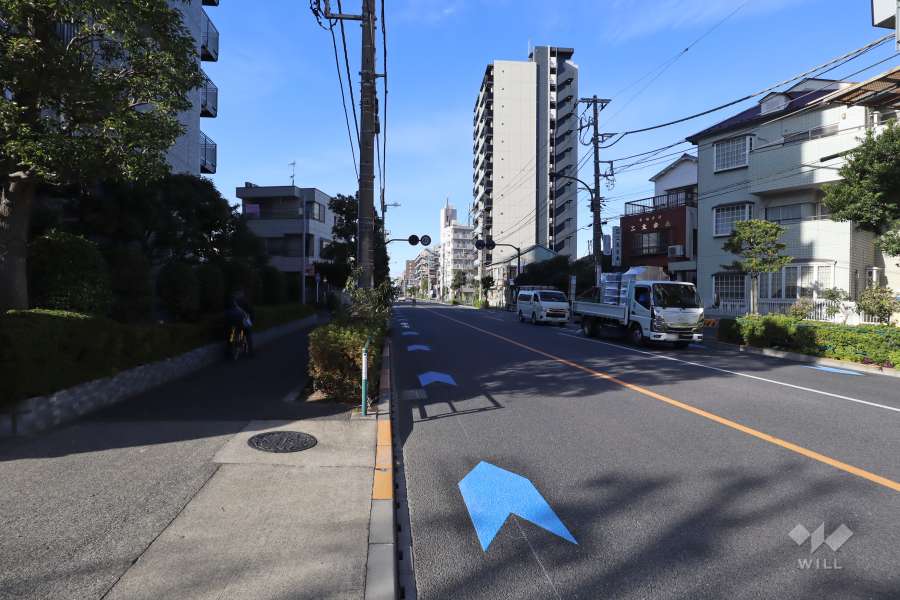 敷地北東側の前面道路