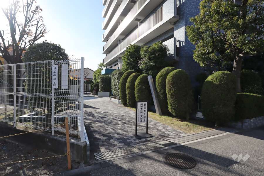 敷地入り口　