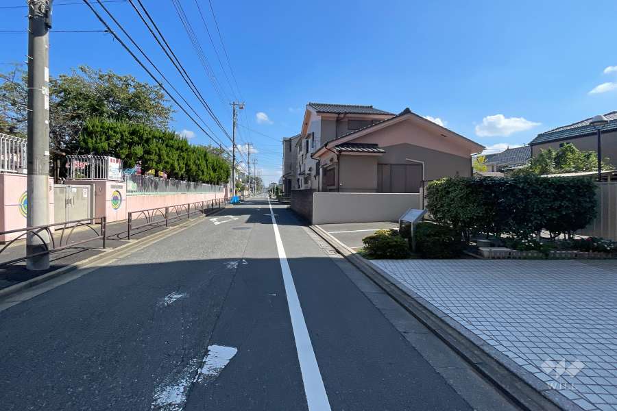 敷地北側の前面道路