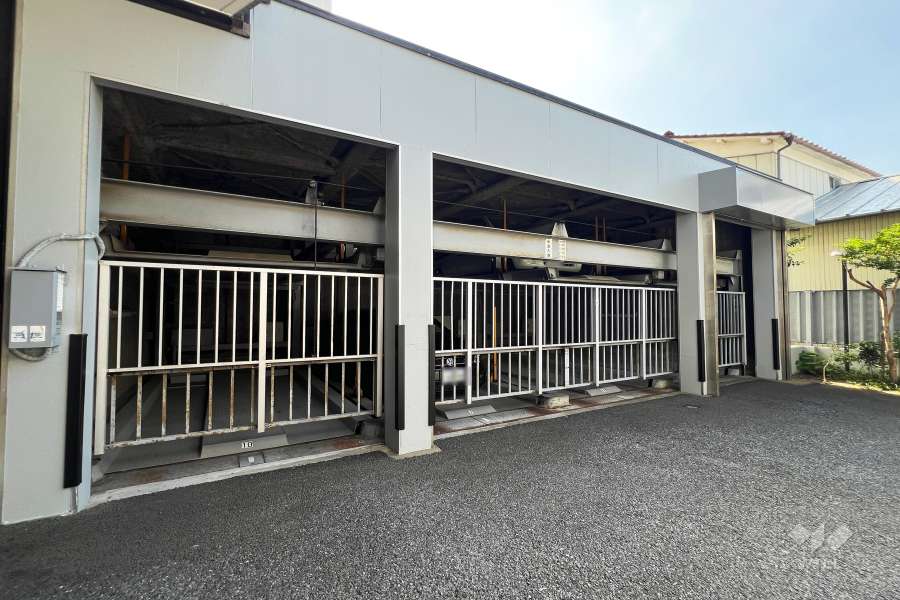 敷地内駐車場（屋内機械式）　　