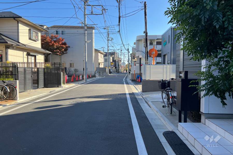 敷地の東側前面道路（北側から）