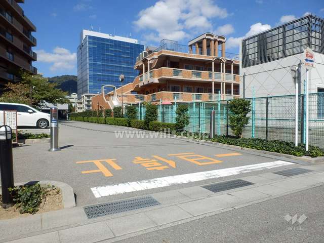 駐車場出入り口（ロボットゲート付き）
