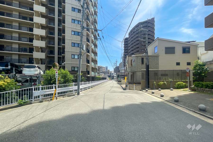 敷地北東側の前面道路