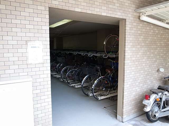 屋内にある駐輪場