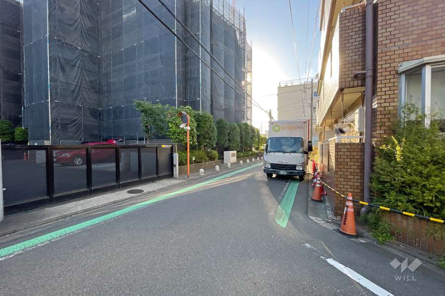 敷地北側の前面道路