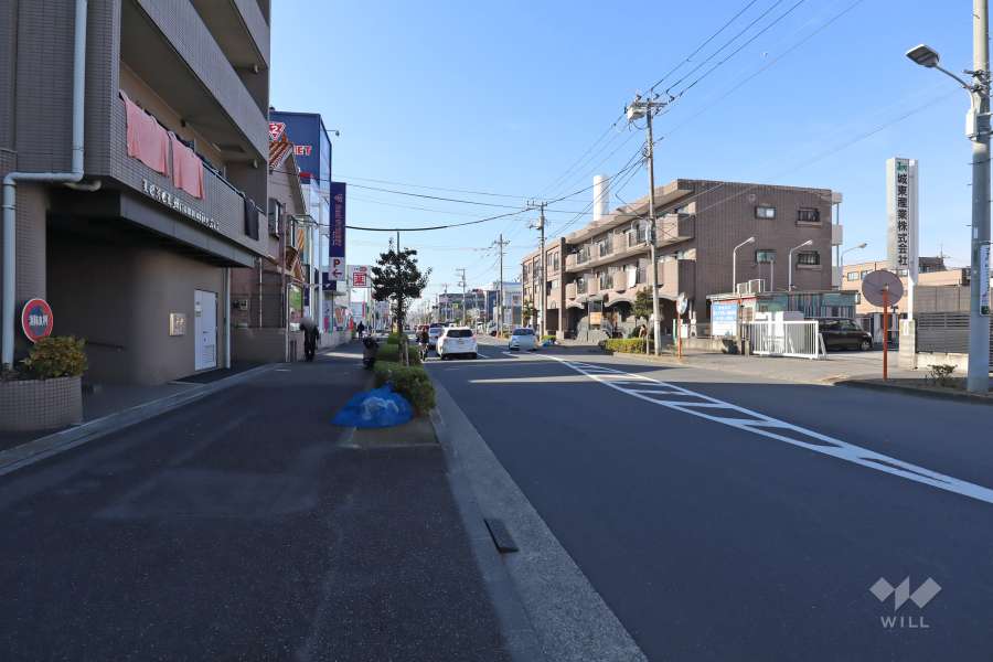 敷地北側の前面道路(東側から)