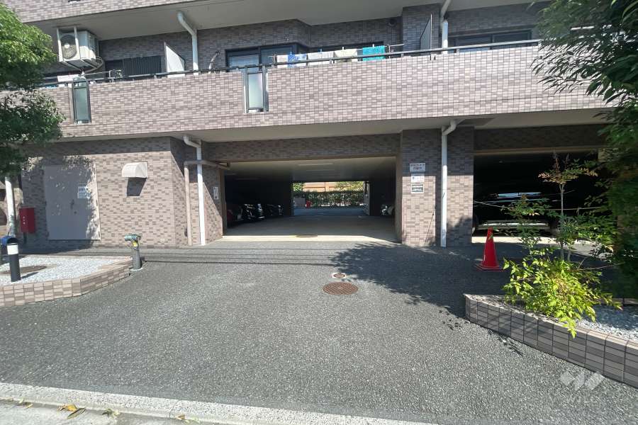 駐車場の出入り口