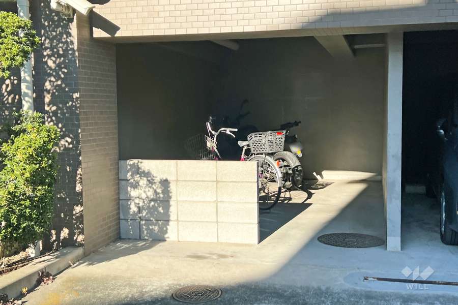 駐輪場とバイク置場