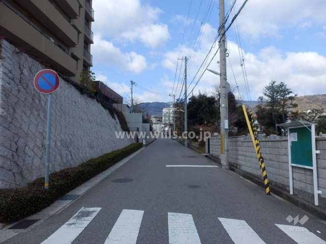 敷地東側の前面道路