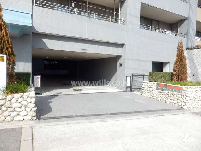 駐車場出入り口