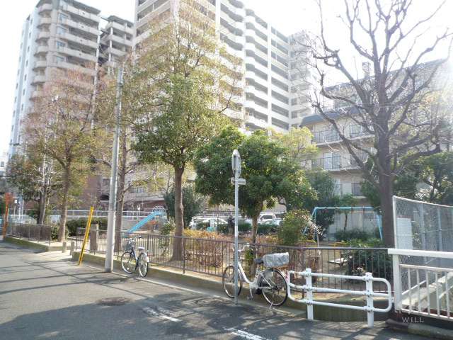 近くに公園があります。