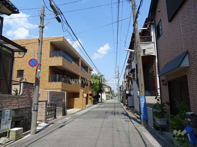 敷地南側の前面道路