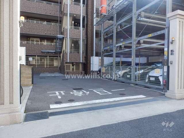 駐車場出入り口