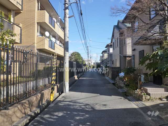 敷地南側の前面道路