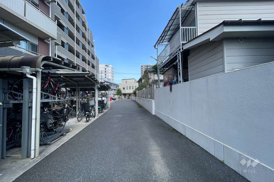 敷地東側の前面道路