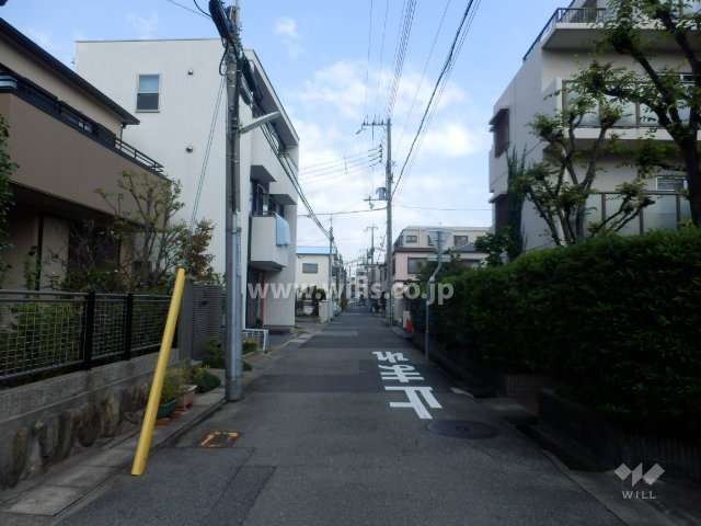 敷地北側の前面道路