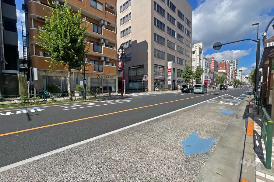 敷地南西側の前面道路（南東側から）