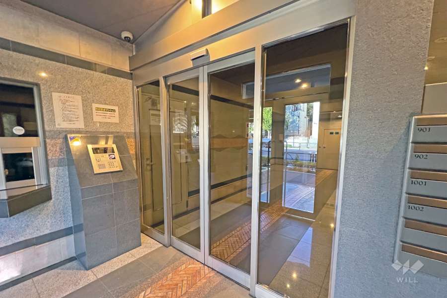 エントランスはオートロック付きです。