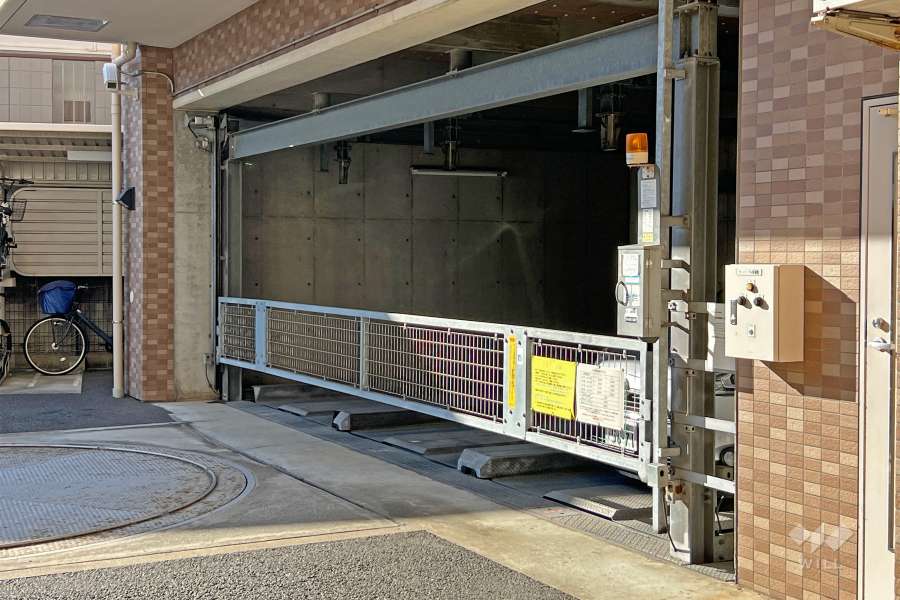敷地内駐車場（屋内機械式）