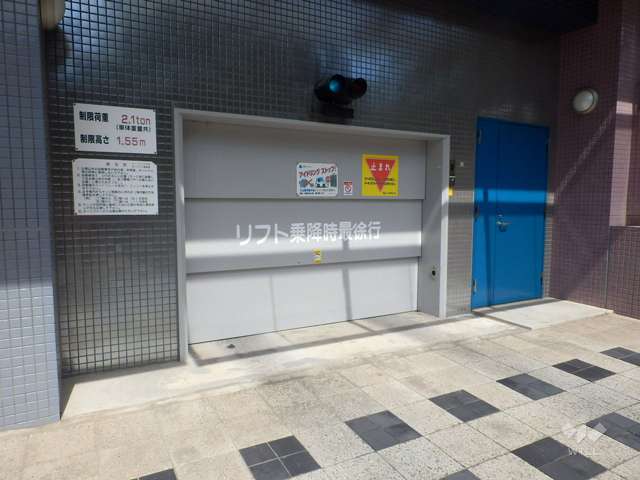駐車場出入り口