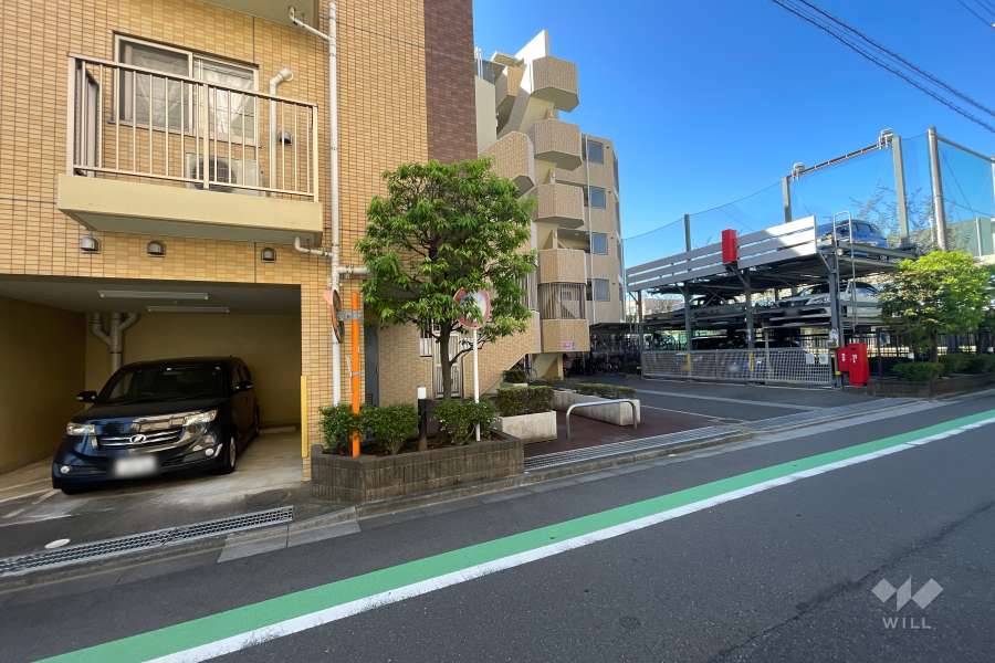 敷地北側の前面道路