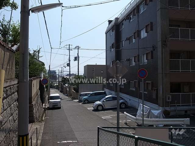 敷地東側の前面道路