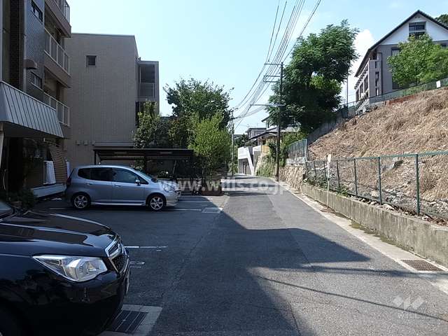 敷地北側の前面道路