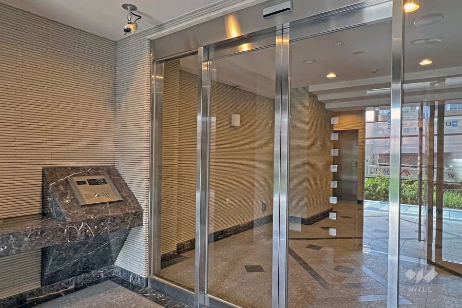 エントランスはオートロック付きです。