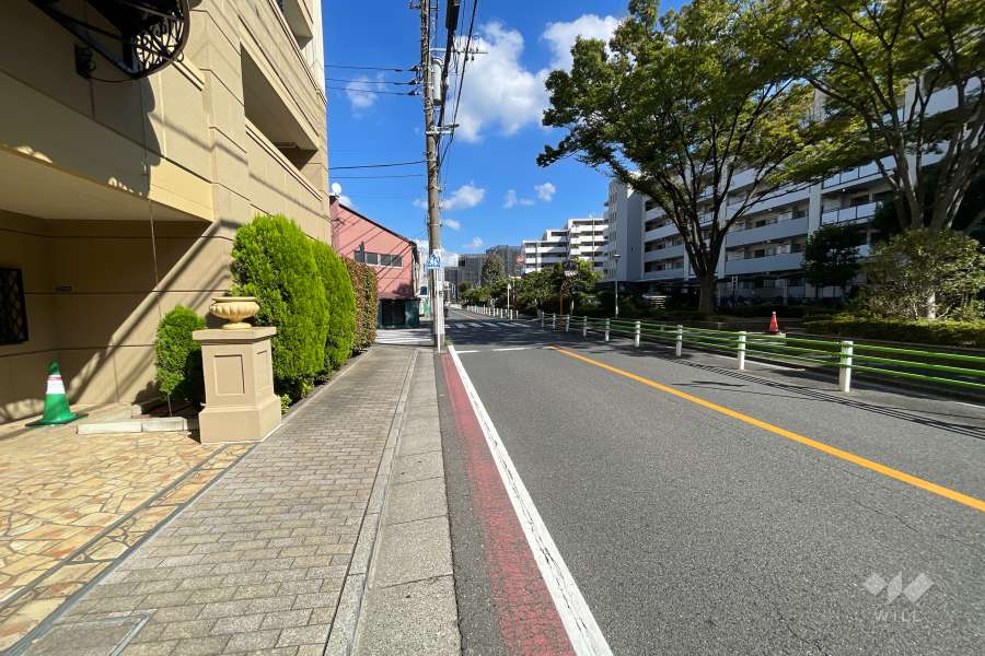 敷地南側の前面道路