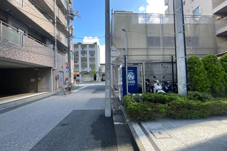 敷地北西側の前面道路