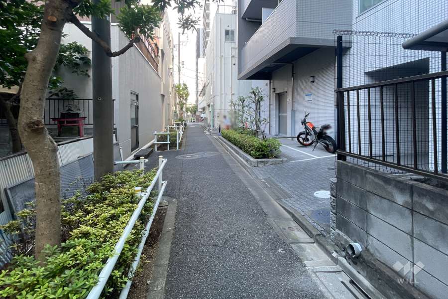 敷地南西側の前面道路