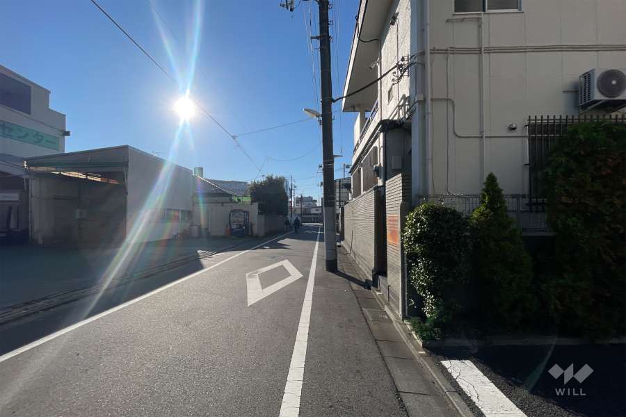 敷地東側の前面道路